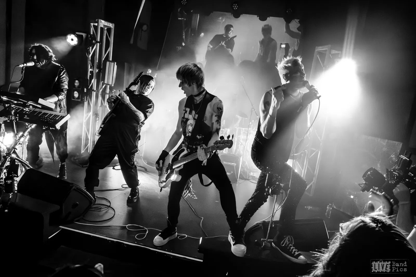 Nouveau Arcade live onstage